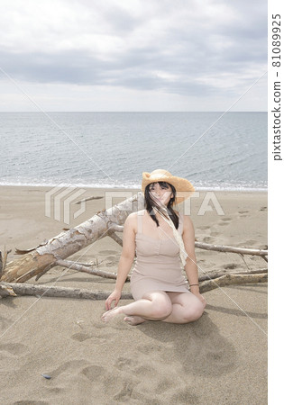 Taking a portrait of a woman in a mini one-piece in a straw hat on the coast of Esashi-cho, Hokkaido in midsummer Taking a portrait of a woman in a mini one-piece in a straw hat on the coast of Esashi-cho, Hokkaido in midsummer 81089925