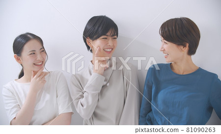 女商人肖像 3 人 81090263