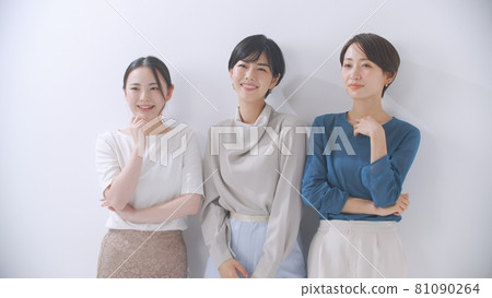 女商人肖像 3 人 81090264