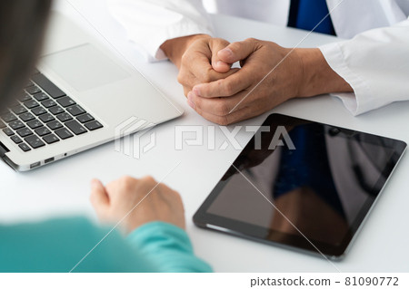 Medical image face-to-face 81090772