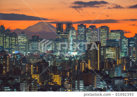Top view of Tokyo city skyline (Shinjuku and Shibuya) area with beautiful sunset 81092393