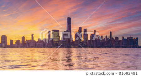 New York City downtown skyline at sunset - beautiful cityscape New York City downtown skyline at sunset - beautiful cityscape 81092481