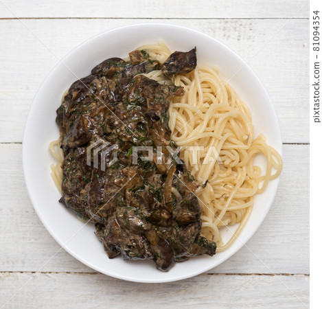 Pasta with mushrooms 81094354