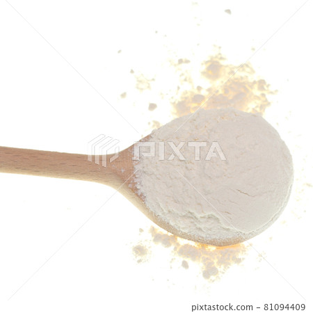 Spoon with flour 81094409