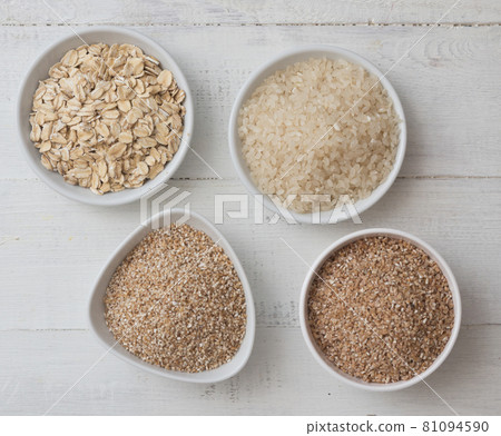 Cereals in plates 81094590