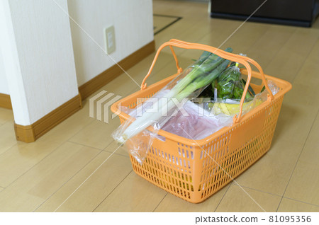 Regicago carried to the kitchen 81095356