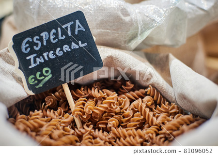 Whole bulk spelt to sell in ECO store 81096052