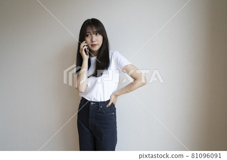 婦女呼籲智能手機 81096091