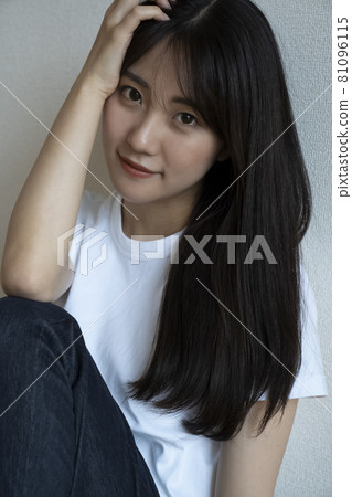 一個美麗的女人的肖像 一個美麗的女人的肖像 81096115