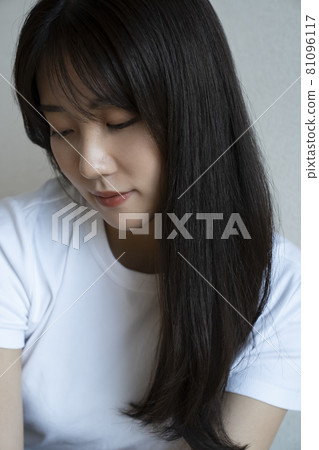 一個美麗的女人的肖像 一個美麗的女人的肖像 81096117