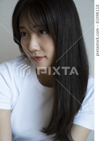 一個美麗的女人的肖像 一個美麗的女人的肖像 81096118
