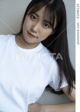 一個美麗的女人的肖像 81096120