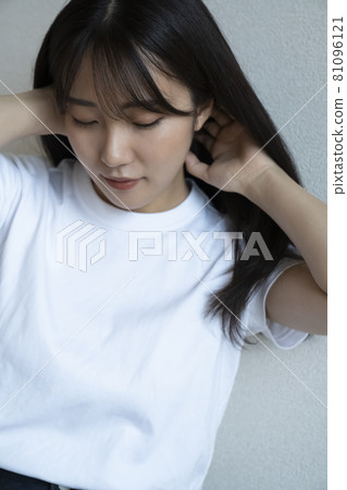 一個美麗的女人的肖像 一個美麗的女人的肖像 81096121
