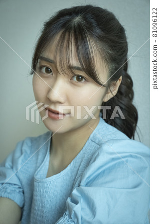 一個美麗的女人的肖像 一個美麗的女人的肖像 81096122