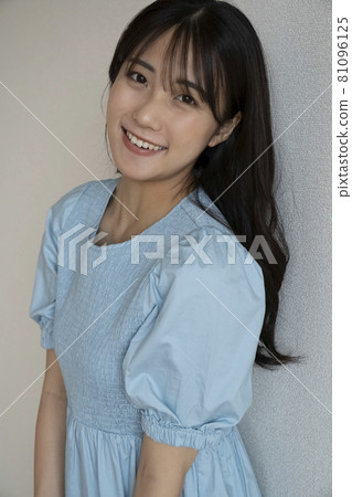 一件美麗的女人的肖像 一件美麗的女人的肖像 81096125