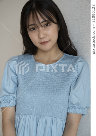 一件美麗的女人的肖像 一件美麗的女人的肖像 81096128