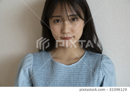 一個美麗的女人的肖像 一個美麗的女人的肖像 81096129