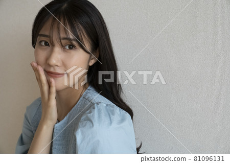 一個美麗的女人的肖像 一個美麗的女人的肖像 81096131