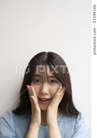 驚訝的女人肖像 驚訝的女人肖像 81096166