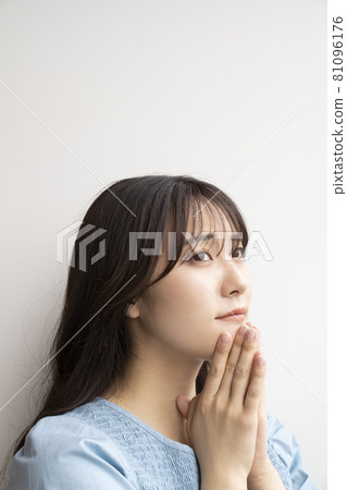 A beautiful woman's portrait A beautiful woman's portrait 81096176