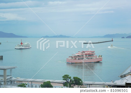 直島、女木島、男木島(高松港)的渡輪 直島、女木島、男木島(高松港)的渡輪 81096501