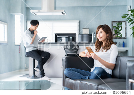 Married couple family family couple good friend living lifestyle 81096694