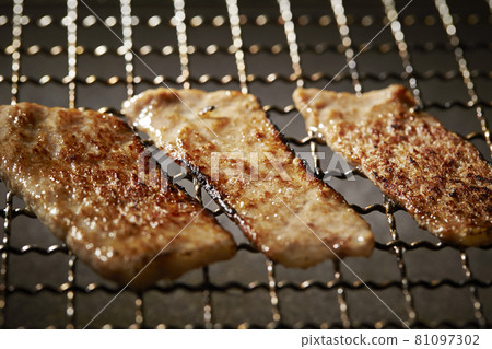 Grilled tuna Grilled tuna 81097302