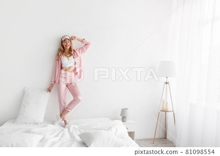 Funny lady has fun at home alone, enjoy positive morning, vacation and weekend 81098554