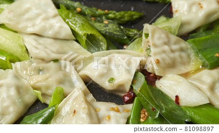 餃子炒蔬菜 81098897