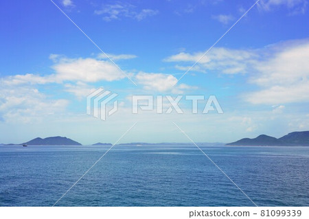 天空、雲彩、島嶼和大海(瀨戶內海) 天空、雲彩、島嶼和大海(瀨戶內海) 81099339