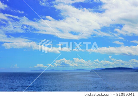 天空、雲彩、島嶼和大海(瀨戶內海) 天空、雲彩、島嶼和大海(瀨戶內海) 81099341