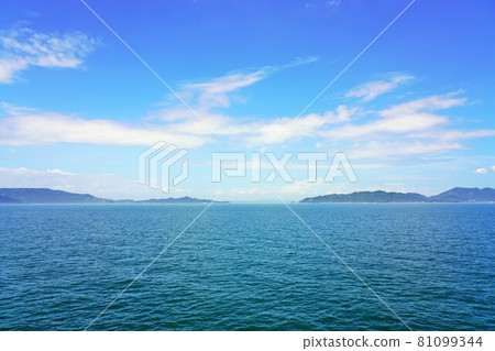 天空、雲彩、島嶼和大海(瀨戶內海) 天空、雲彩、島嶼和大海(瀨戶內海) 81099344