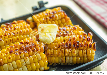 Grilled corn made with a hot sandwich maker 81099757