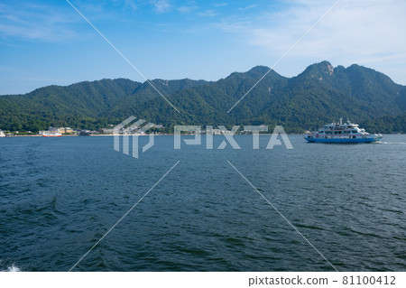 View of Miyajima's Itsukushima Shrine from the ferry <Miyajima, Hiroshima / August> 81100412