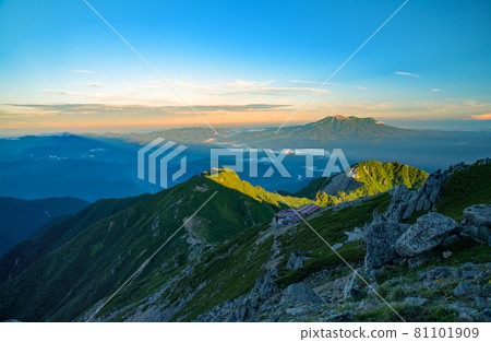 Mt. Ontake and Brocken at sunrise 81101909
