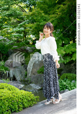 Beautiful Japanese women 81102341