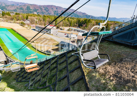 白馬跳躍體育場升降機彈簧 白馬跳躍體育場升降機彈簧 81103004