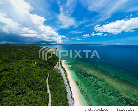 Aerial view of roads and blue reefs in northern Okinawa ④ Aerial view of roads and blue reefs in northern Okinawa ④ 81103192