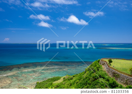 從沖繩知念岬拍攝小牧島和久高島⑦ 從沖繩知念岬拍攝小牧島和久高島⑦ 81103356