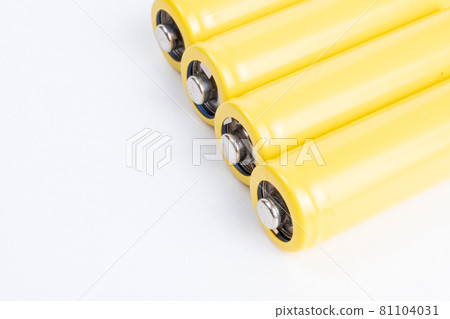 [Industry] Yellow batteries 81104031