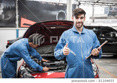 Check quality of car is well. 81104655