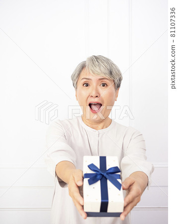 Asian woman happy smile and holding gift box in hand. 81107336