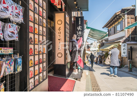 [Enoshima Enoshima Benzaiten Nakamise Dori Shopping Street] 81107490