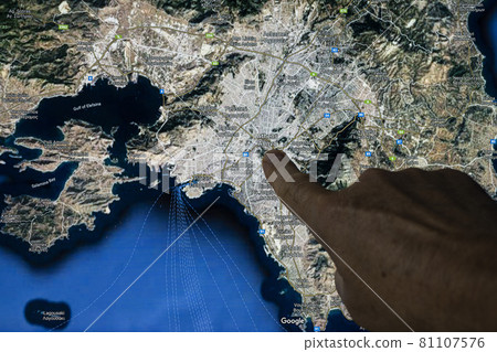 Airline traffic Airline traffic 81107576