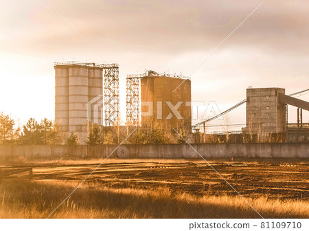 Conveyor belt tower for storing and protecting feed, grain or cement from exposure to water and air. Silo industry, manufacturing, storage tanks on agriculture industrial plant 81109710