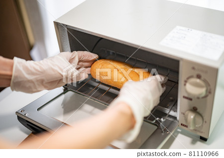 Bake French bread on a toaster 81110966