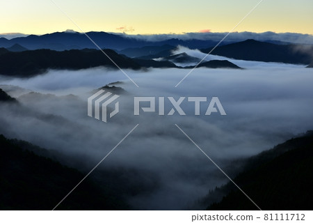 野坂川村的雲海 81111712