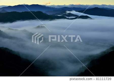 野坂川村的雲海 81111720