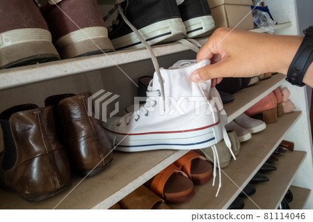 A man taking shoes in a shoe box 81114046