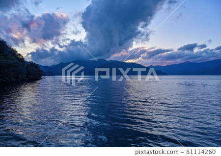 夢幻的落日雲和中禪寺湖合作場景櫪木奧日光 夢幻的落日雲和中禪寺湖合作場景櫪木奧日光 81114260
